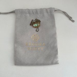 Kendra Scott necklace